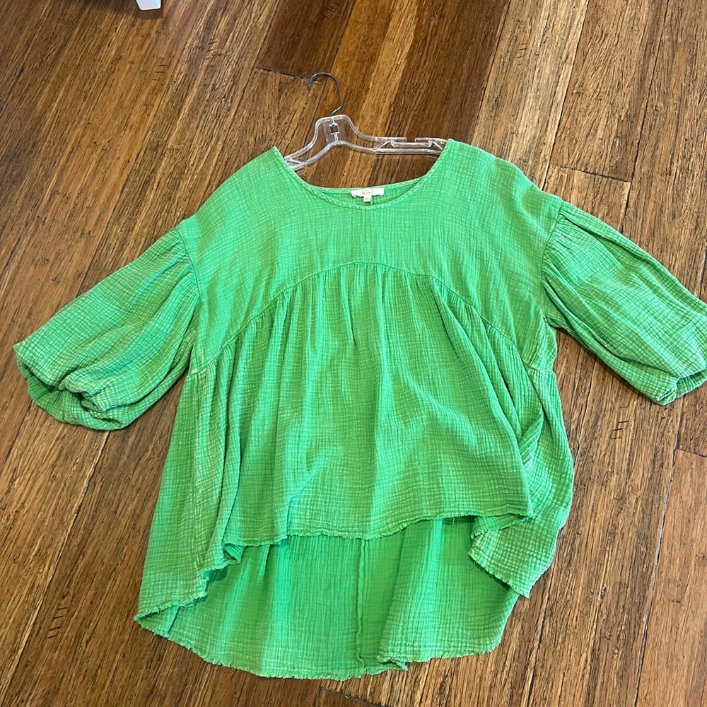 Easel Green Women's Top